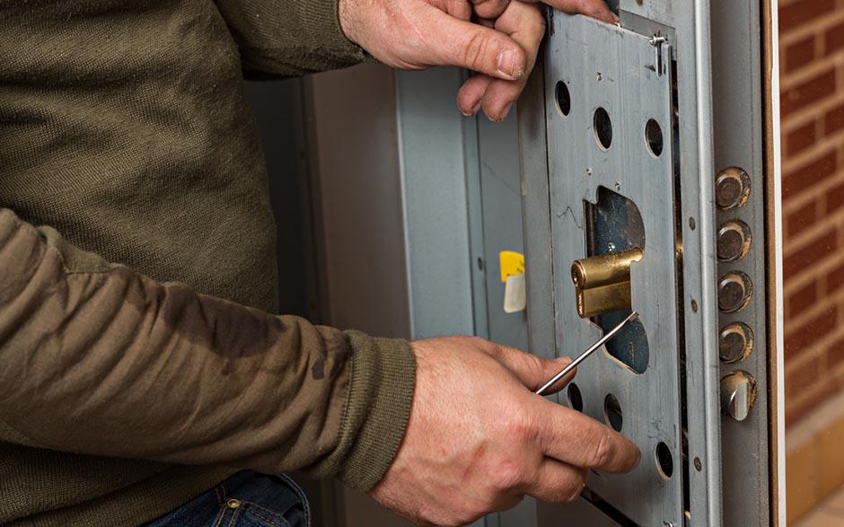 comment changer serrure porte d'entrée Argenteuil