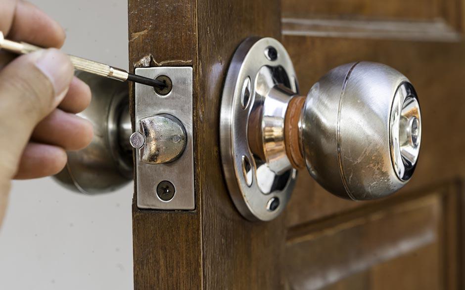 changer une serrure de porte Avon